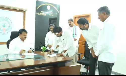 బిగ్  బ్రేకింగ్... పులివెందులలో నామినేషన్‌  వేసిన సీఎం జగన్‌!