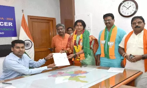 ఆసక్తిగా హైదరాబాద్  అభ్యర్థుల ఆస్తులు... మాధ‌వీల‌తకు ఎన్ని వందల కోట్లో తెలుసా?