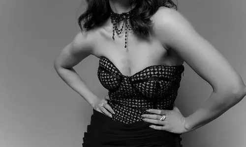 Samantha turns her wedding gown to strapless