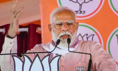 మోడీ భయపడుతున్నారా? వ్యూహాత్మకంగా దూసుకెళుతున్నారా?