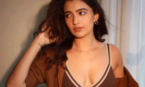 చ‌క్క‌న‌మ్మ‌ ఇన్న‌ర్ సొగ‌సు చూడ‌త‌ర‌మా