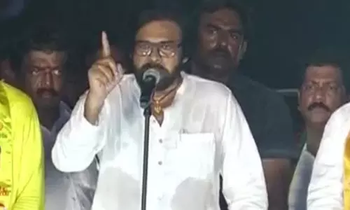 పవన్  కోసం పిఠాపురంలో 40 మంది పుష్పలు దిగారంట!