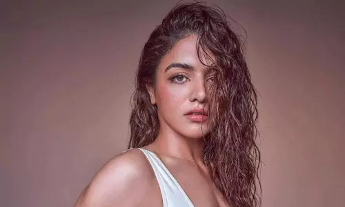 పిక్ టాక్‌ : భలే మంచి అందాల ఆరబోత