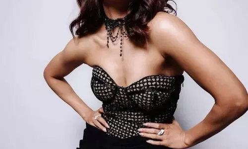 Samantha Transforms Her Wedding Dress & Turns Heads!