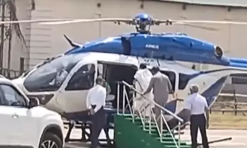 బిగ్ బ్రేకింగ్... జారిపడ్డ సీఎం, నుదుటన మళ్లీ గాయం!