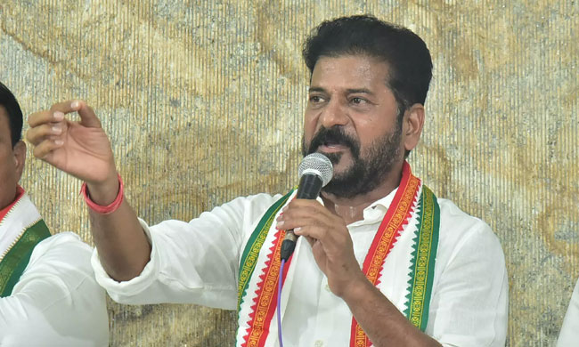 ఎన్నికల వేళ రేవంత్ తప్పుల మీద తప్పులు | During the election Revanth ...