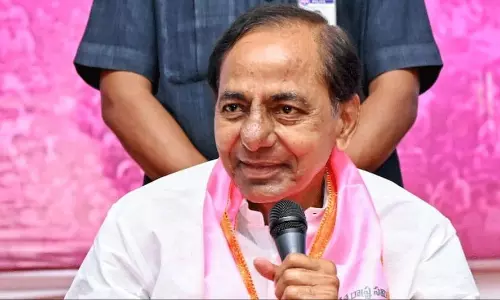 బుక్ చేద్దామనుకొని అడ్డంగా బుక్ అయిన కేసీఆర్