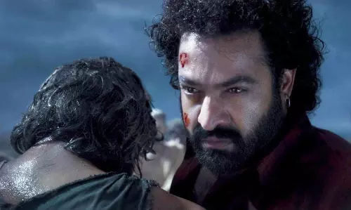 ఎన్టీఆర్ వస్తుంటే వెనక్కి తగ్గక తప్పదు..!