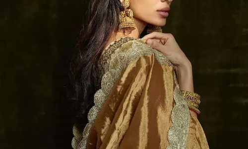 Sobhita Dhulipala Shines in Gold Saree