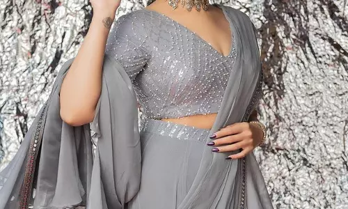 Sreemukhis Stunning Saree Looks!