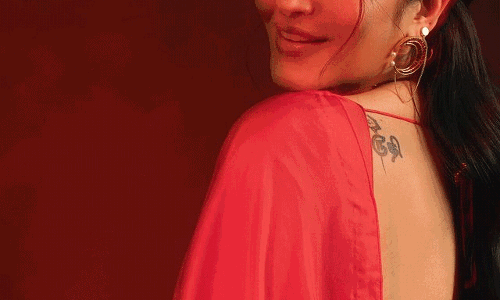 Shruti Haasan’s Apple Looks in Red