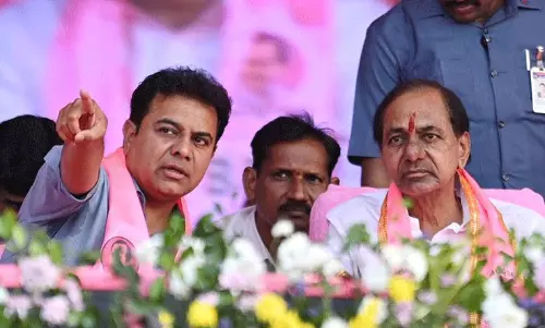 హాట్  టాపిక్... తెలంగాణ గొంతుక కేసీఆర్  గొంతుపైనే నిషేధమా..?