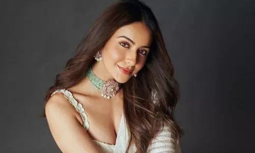 పిక్ టాక్ : అందాల రకుల్‌ కవ్వింపులు