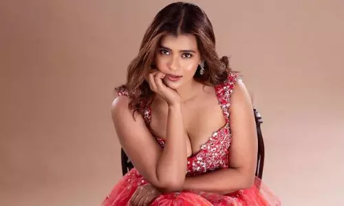 హెబ్బా స్టన్నింగ్.. కుర్రాళ్లంతా క్లీన్ బౌల్డ్