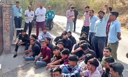 గడ్డాలు, మీసాలు పెంచారని ఉద్యోగాలు ఊడగొట్టారు