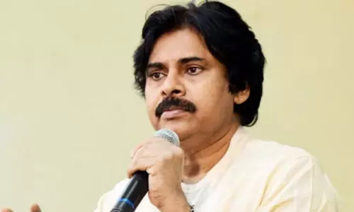 పవన్ ఓడేందుకు ఇంటికి రూ.10 వేలు ఇచ్చేస్తున్నారా? పవన్ ఓడేందుకు ఇంటికి రూ.10 వేలు ఇచ్చేస్తున్నారా?