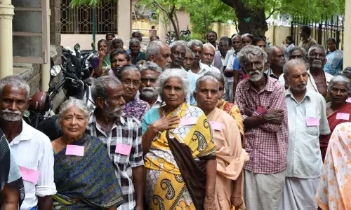 ఏపీలో పెన్షన్ ..టెన్షన్!