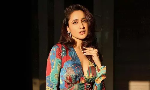 పిక్ టాక్ : కంచె తీసిన అందాల ఆరబోత