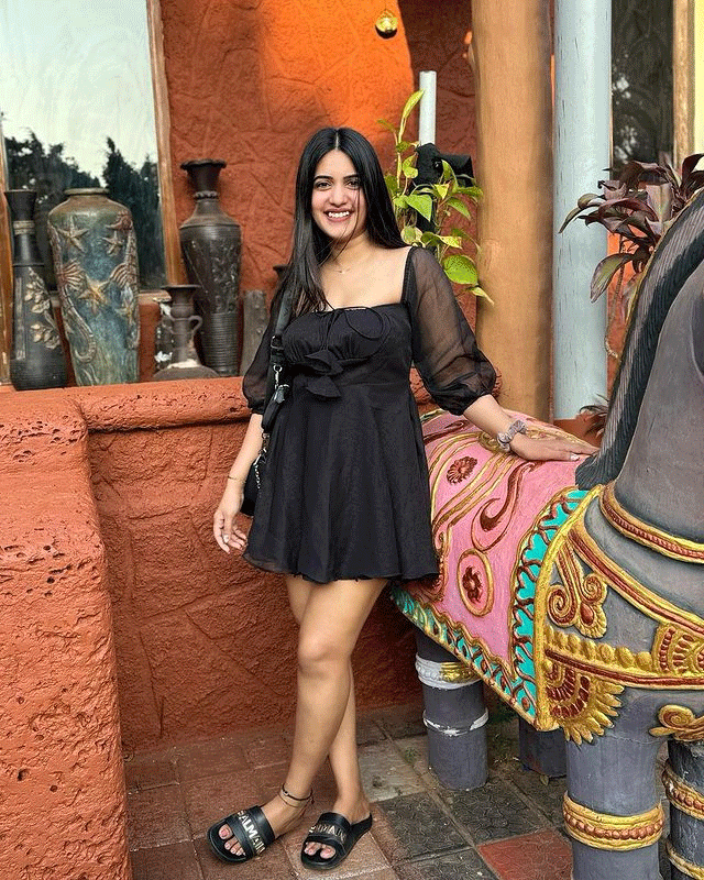 Sravanthi Looks Gorgeous in Saree With Modern Elegance!