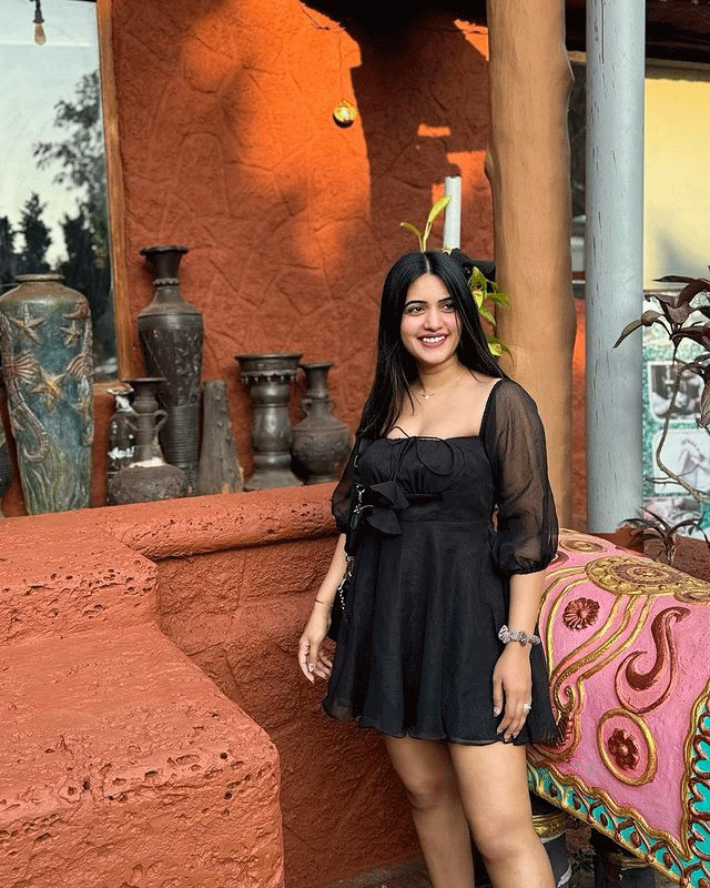 Sravanthi Looks Gorgeous in Saree With Modern Elegance!