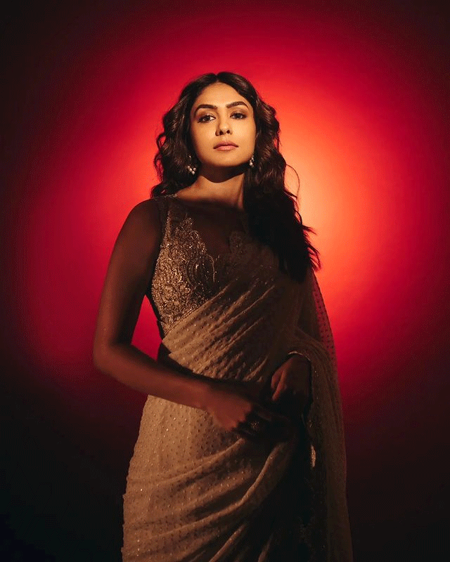 Mrunal Channels Sitas Grace in Saree!
