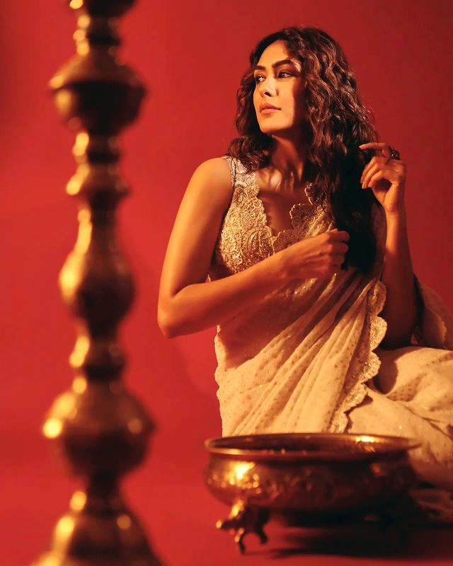 Mrunal Channels Sitas Grace in Saree!