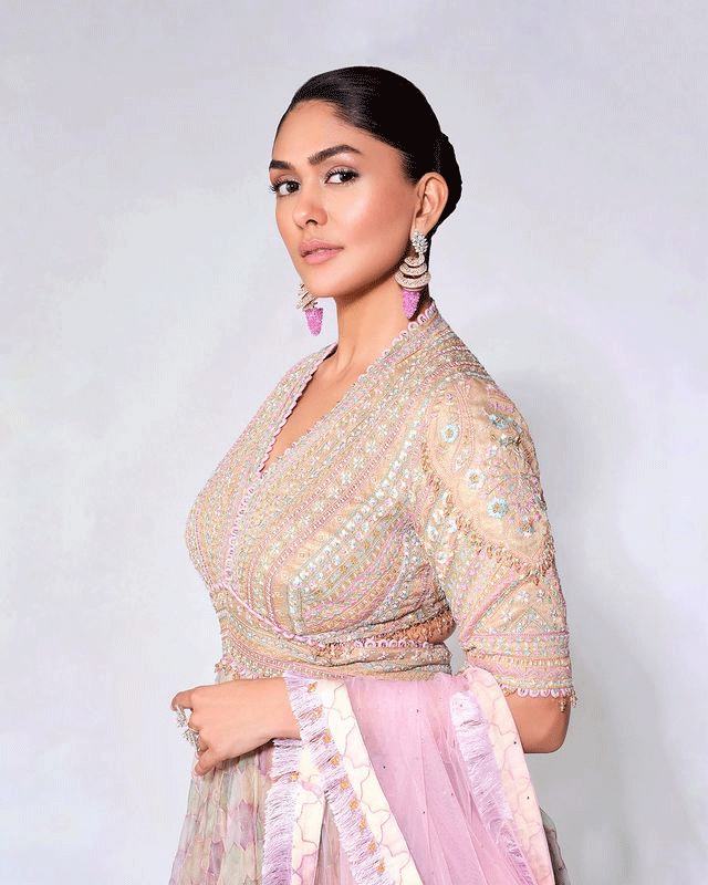 Mrunal Channels Sitas Grace in Saree! Mrunal Channels Sitas Grace in Saree!