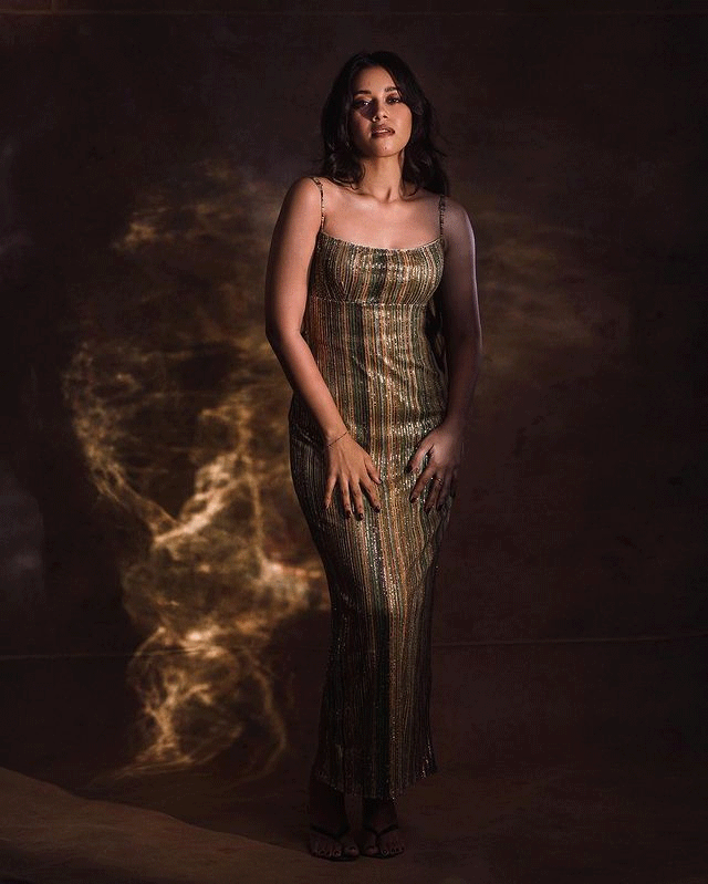 Mirnalini Ravi makes you look over her again and again