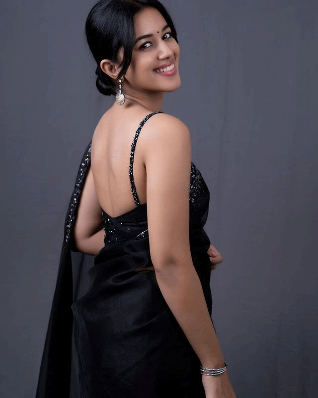 Mirnalini Ravi makes you look over her again and again Mirnalini Ravi makes you look over her again and again