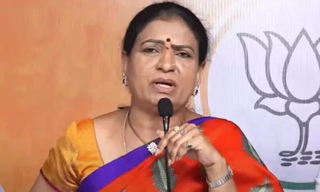 డీకే అరుణను గెలిపిస్తే విమానంలో అయోధ్యకు? డీకే అరుణను గెలిపిస్తే విమానంలో అయోధ్యకు?