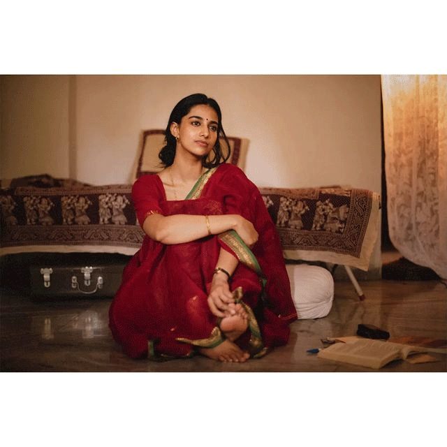 Meenakshi Chaudhary as Bappu Bomma