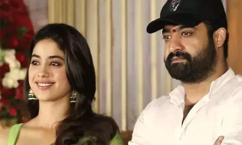 దేవర ఆకు చాటు పిందె తడిసే...!