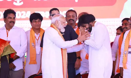 కాళ్ళు మొక్కాను...సీఎం సీటు ఇస్తావా మోడీజీ... పవన్ !