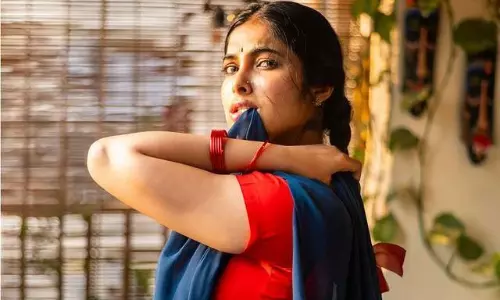 ఆ గ్లామర్ తో ఎవరి కోసం వెయిటింగ్ దివి?