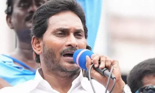 నా ద‌గ్గ‌ర డ‌బ్బు లేదు.. బాబు ఇస్తారు.. ఓటు నాకే వేయండి:  జ‌గ‌న్‌