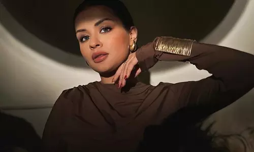 Avneet Kaur Giving Us a Glam Show!