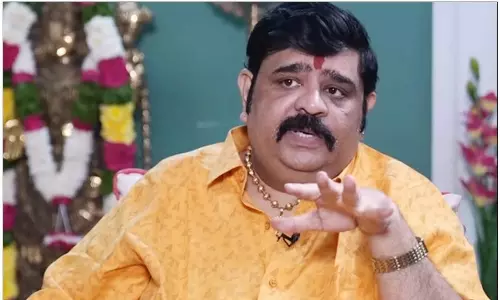 పవన్‌ జాతకంలో లోపం... ఎన్నికలకు ముందు వేణు స్వామి బాంబ్..!