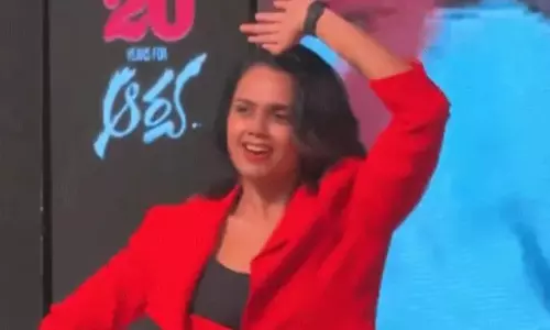 20 ఏళ్లైనా అమ్మడిలో ఆ గ్రేస్ ఏమాత్రం తగ్గలేదు..!