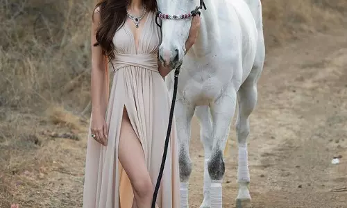 Larissa Bonesi Looks Eveybit Like A Queen