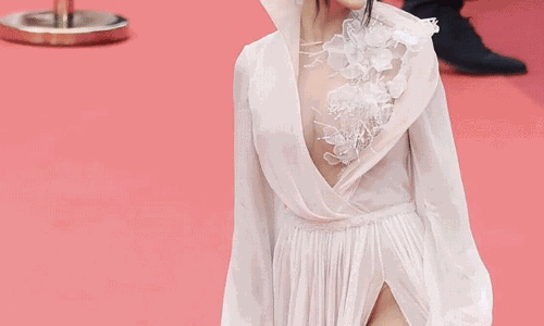 Esha Gupta Radiants In Style!