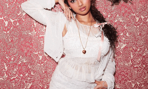 Stepping Back in Time: Avantikas 80s Inspired Instagram Pics