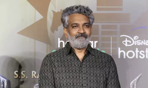 5గం.లు డిలేపై రాజ‌మౌళిని నిల‌దీసిన జ‌ర్న‌లిస్ట్!