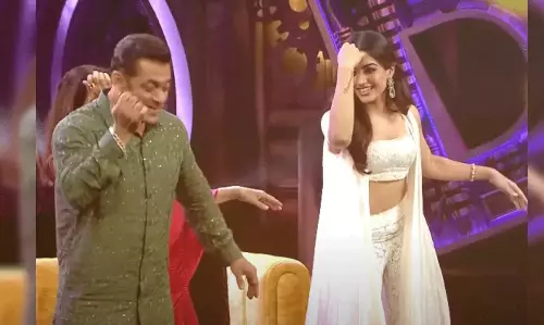 58 ఏళ్ల  న‌టుడితో ర‌ష్మిక రొమాన్స్!