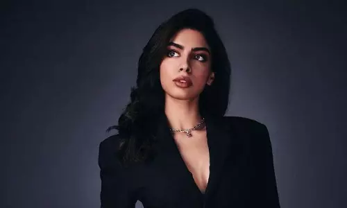 పిక్ టాక్ : అక్క అందాన్ని మించి...!