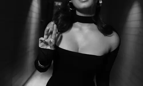 Rasha Thadanis Stunning Pics: Just Like Her Mom!