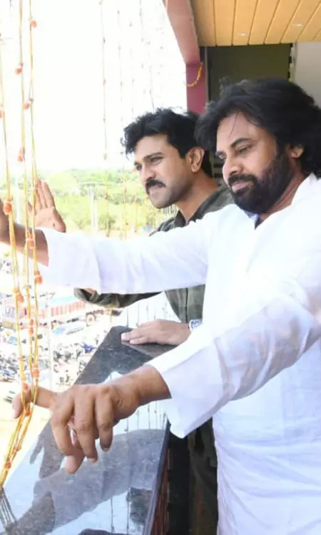 Abbai Lands In Pithapuram To Support Babai Pawan!