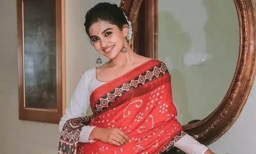 ఫోటో స్టోరీ : రీను శారీ లుక్.. మాటల్లేవ్ అంతే..!