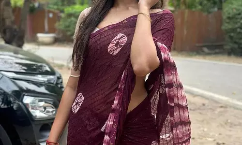 Divi Vadthyas Girl Next Door Charm in Saree