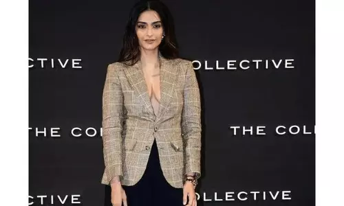 ఫోటో స్టోరి: క‌పూర్ లేడీ స్ట‌న్నింగ్ ఫ్యాష‌న్ షో