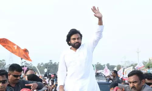 పవన్ కోసం రిక్షా కష్టంతో పార్టీ.. అండగా బేబీ నిర్మాత